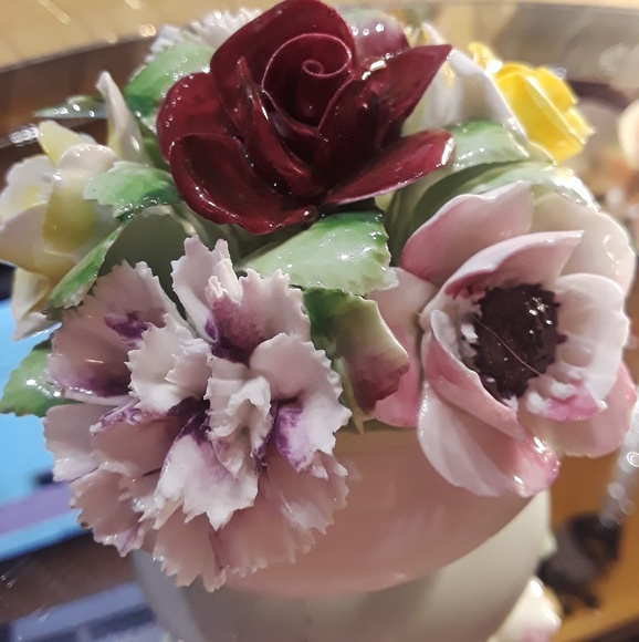 Porcelain Bouquet of Flowers - Picture 4 of 5